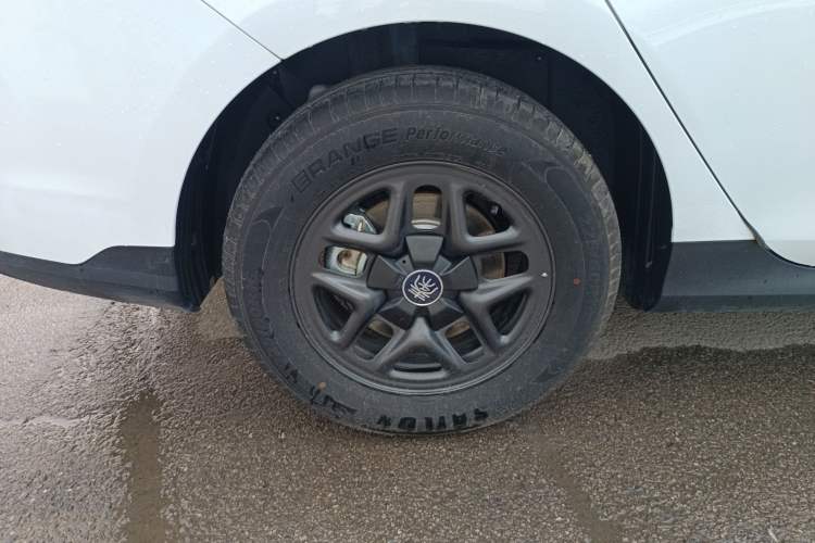 Used BYD Qin PLUS 2025 DM-i Smart Drive 55KM Leading Model Right Rear Wheel Hub