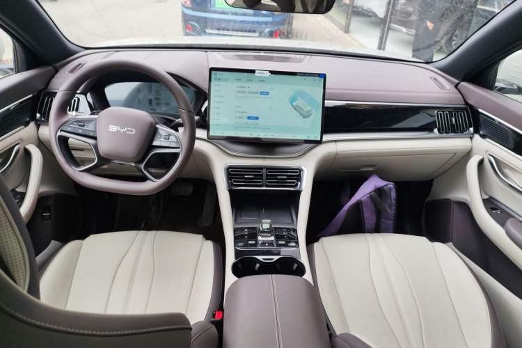 Used BYD Song PLUS New Energy 2025 EV Smart Drive Edition 605km Flagship Model Center Console