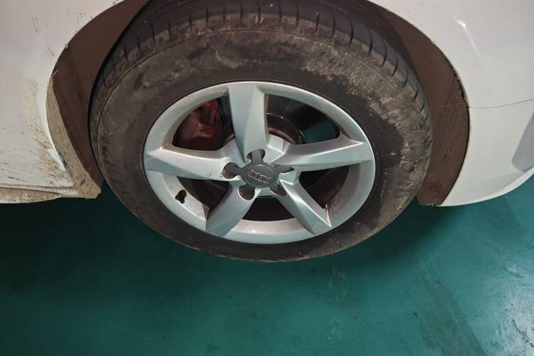 Used Audi A4L 2016 30 TFSI Collector's Edition Automatic Comfort Model Right Front Wheel Hub