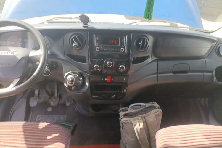 Used Iveco Eurocargo 2021 2.0T Manual Super Rui Short Wheelbase High-Roof Manual Door F1A