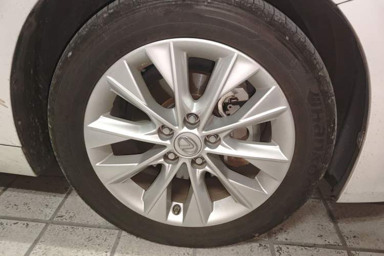 Used Lexus ES 2013 300h Elite Edition