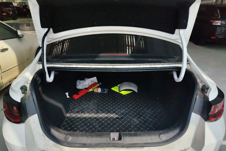 Used Geely Auto Emgrand L HiP 2022 1.5TD-DHT Pro 100KM Super Rui Trunk