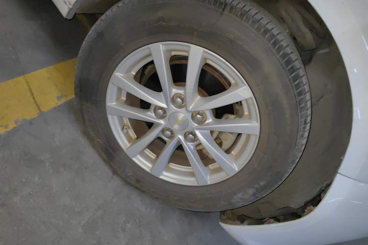 Used Chevrolet Malibu 2018 530T Automatic Comfort Edition Right Front Wheel Hub