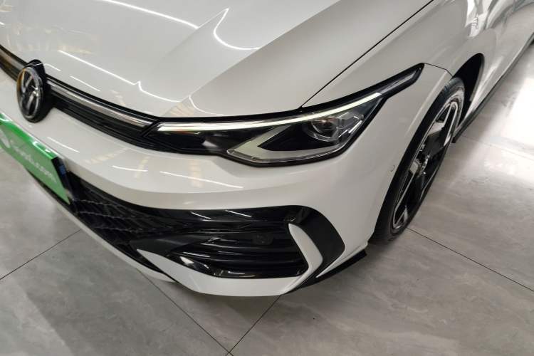 Used Volkswagen Golf 2025 300TSI R-Line
