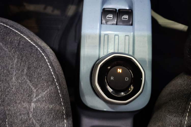 Used Geely Galaxy Panda 2024 Panda Mini 200km Longteng PRO Edition Gear Lever