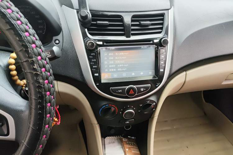 Used Hyundai Verna (older generation) 2014 1.4L Manual Smart GLS Trim
