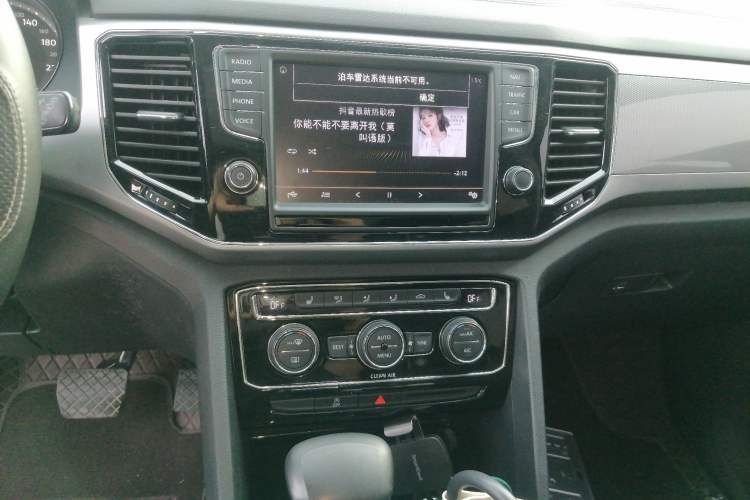 Used Volkswagen Teramont 2017 330TSI Two-Wheel-Drive Luxury Edition Audio And AC Panel