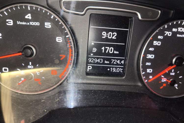 Used Audi Q3 2015 30 TFSI Ambition Edition Odometer Close Up