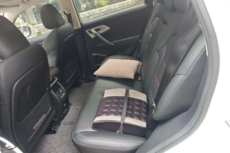 Used Geely Auto Emgrand X7 Sport 2018 1.8TD Automatic Two-Wheel Drive Smart Connect 4G Internet Edition
