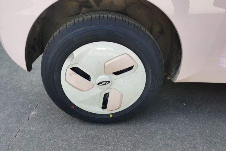 Used Chery QQ Ice Cream 2022 170km Sundae Phosphate Lithium-Ion