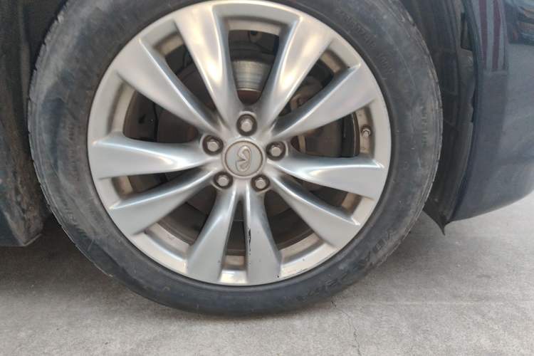 Used Infiniti Q70 2013 Q70L 2.5L Comfort Edition Right Front Wheel Hub