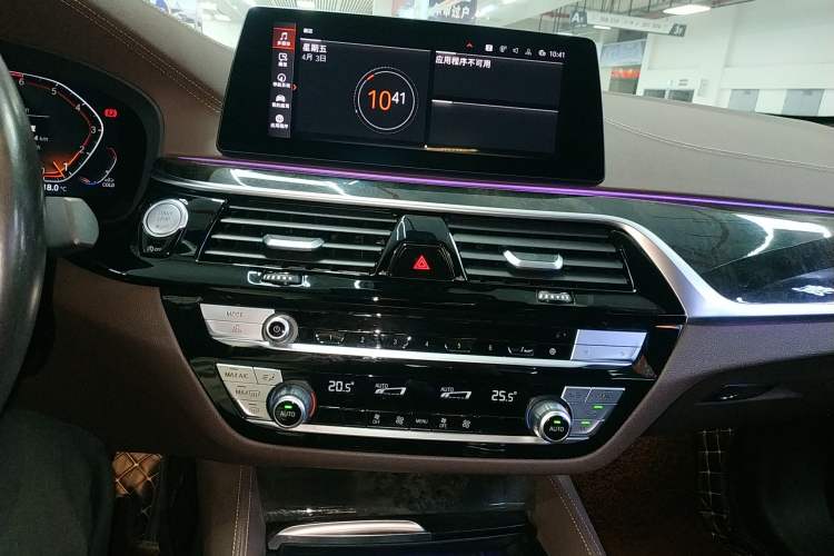 Used BMW 5 Series 2020 525Li M Sport Package Audio And AC Panel