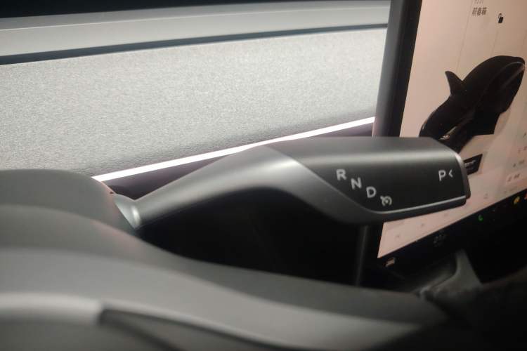 Used Tesla Model Y 2023 Long-Range All-Wheel-Drive Version