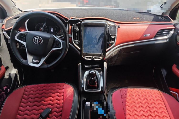 Used Brilliance V3 2017 1.5L Manual Smart Model Center Console