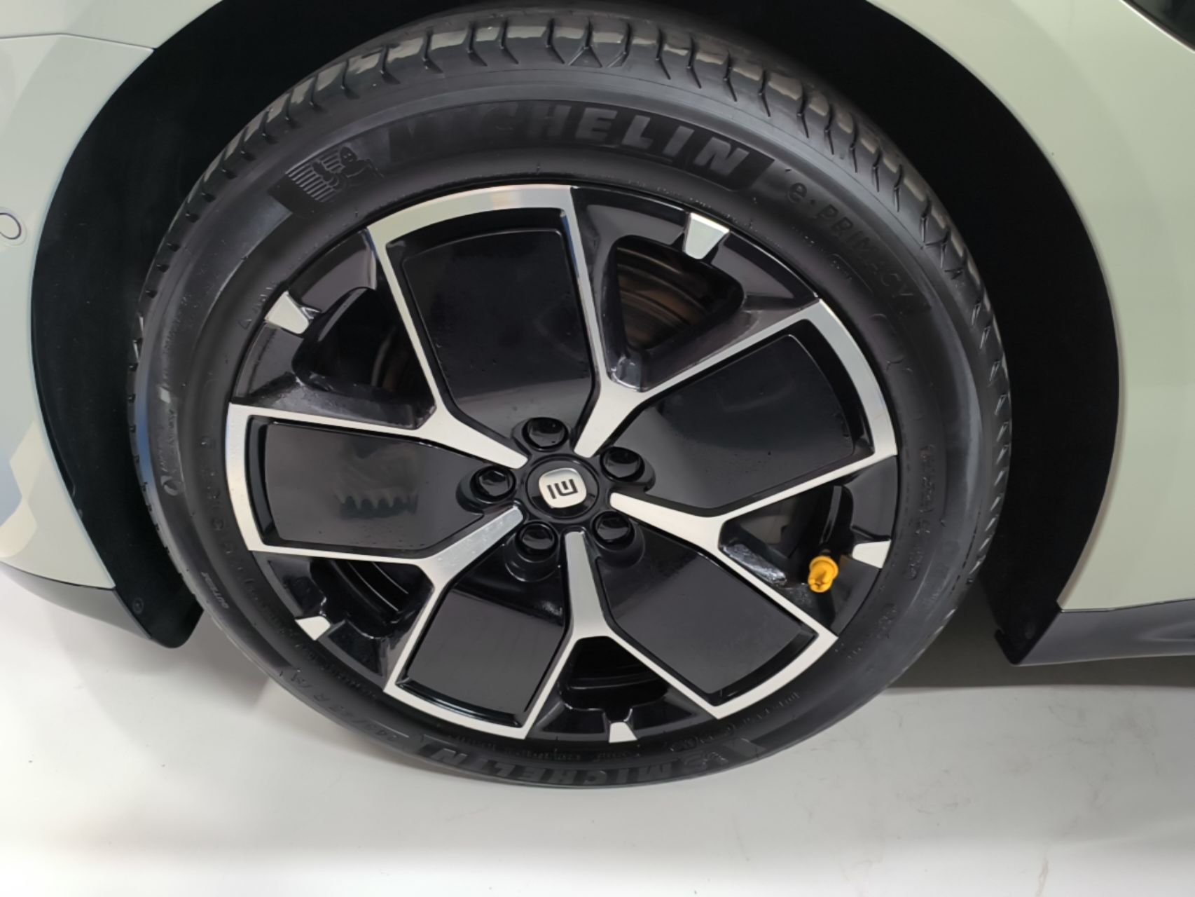 Xiaomi Auto SU7 2024 Rear-Drive Long-Range Intelligent Driving Version — снимка 10