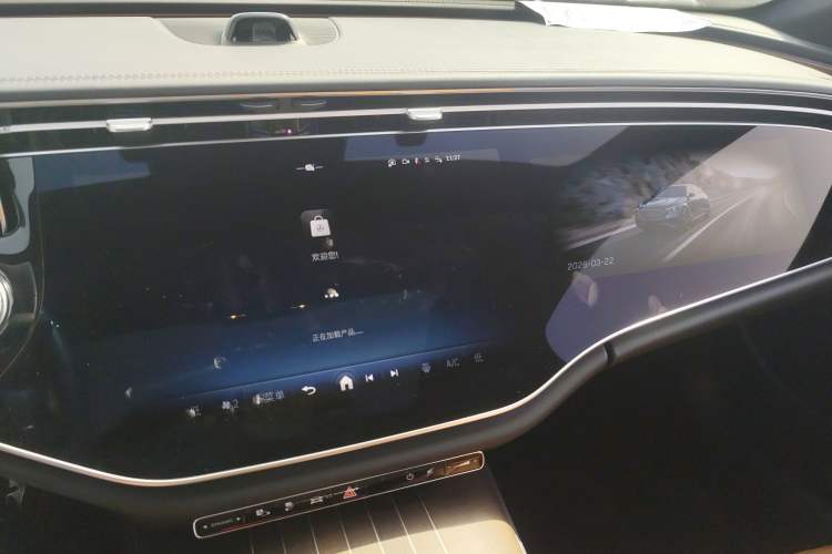 Used Mercedes-Benz E-Class New Energy 2024 E 350 e L Plug-in Hybrid Sedan Audio And AC Panel