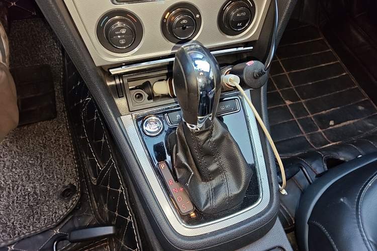 Used Volkswagen Gran Lavida 2013 1.4 TSI Automatic Luxury Model
