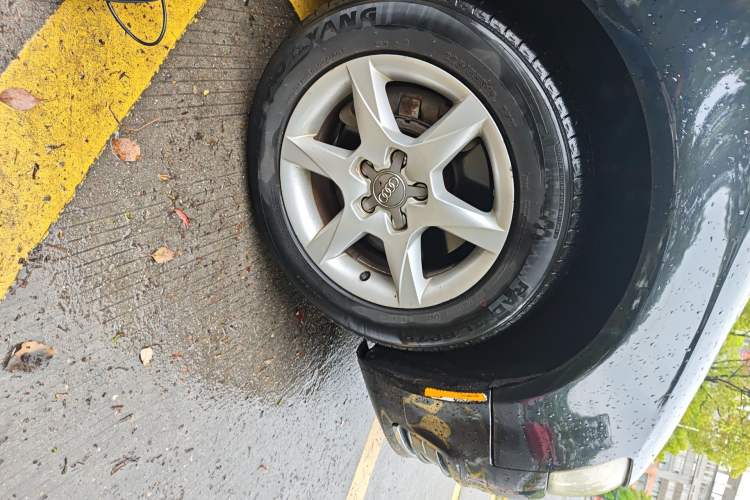 Used Audi A6L 2010 2.0 TFSI Automatic Standard Edition Right Front Wheel Hub