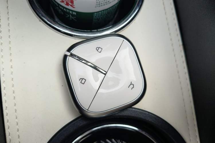 Used Wuling Bingo 2024 333 km Lingxi Connected Version Vehicle Key