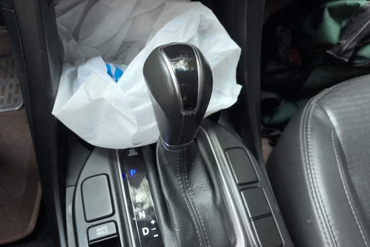 Used Hyundai Santa Fe 2013 2.4L Automatic Two-Wheel Drive Smart Version Gear Lever