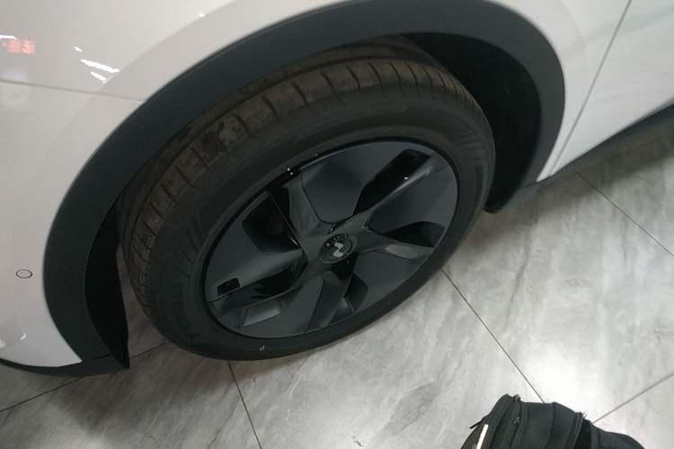 Used ONVO L60 2025 Model—85 kWh All-Wheel-Drive Version