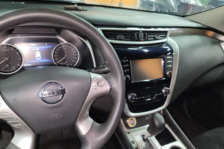 Used Nissan Murano 2021 2.5L XE Two-Wheel Drive Elite Edition Center Console