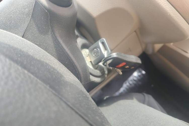 Used Venucia R50 2015 1.6L Manual Fashion Edition
