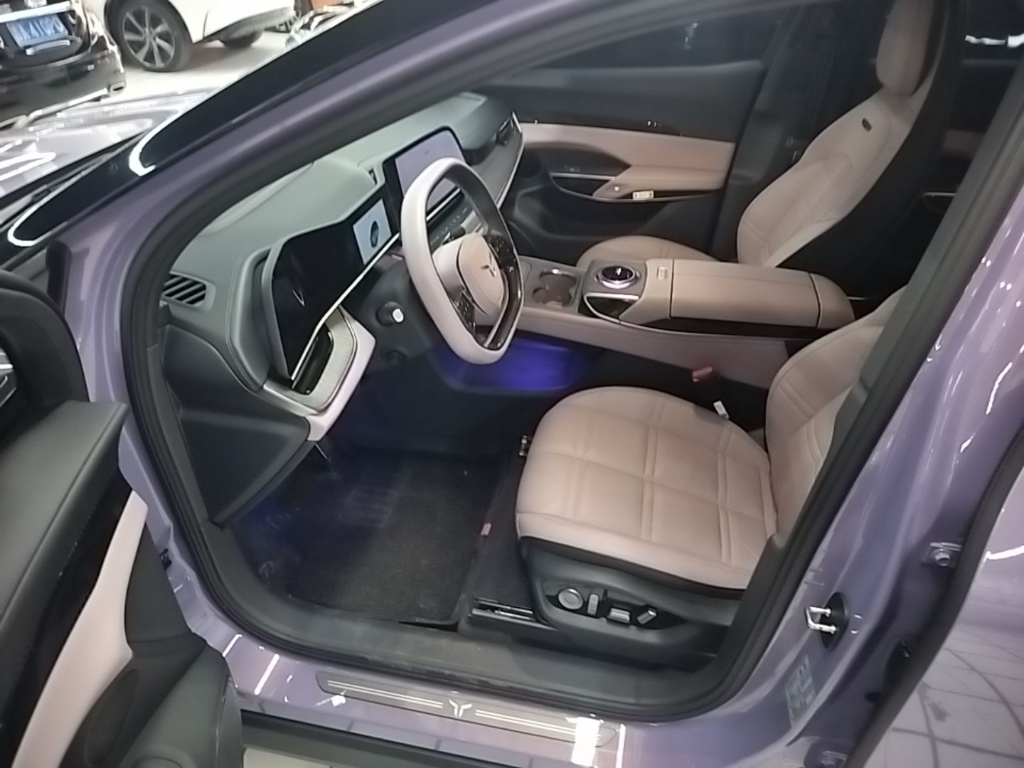Hongqi Tiangong 08 2025 680 Ultra Four-Wheel-Drive Version — снимка 18