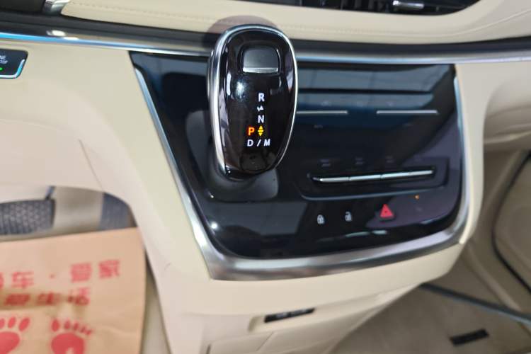 Used Buick GL8 2023 Facelifted Land Cruiser Executive Luxury Version