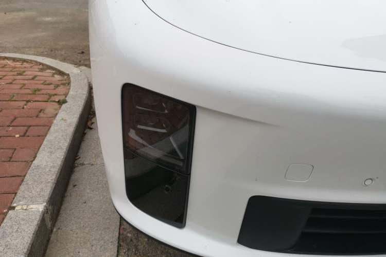 Used Li Auto Li Auto i6 2025 Model Four-Wheel-Drive Standard Type
