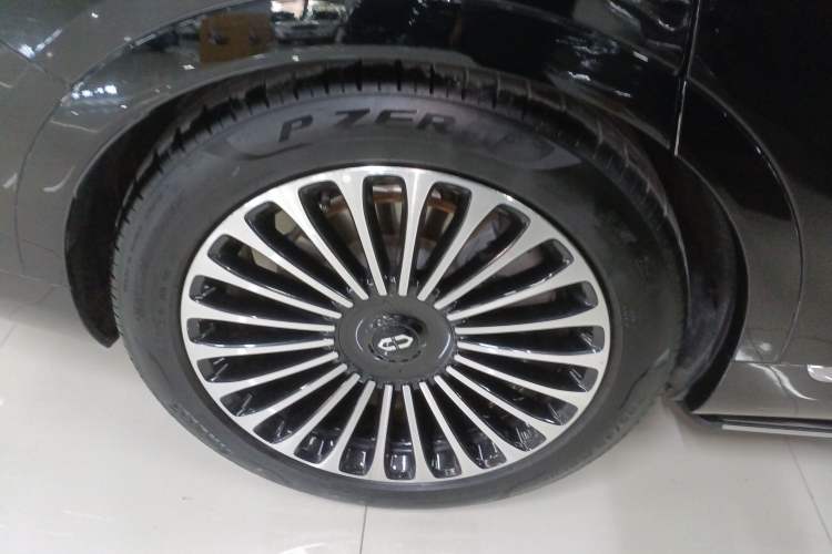 Used Hima AITO M9 2024 Range-Extended Ultra Version 52 kWh 6-Seater Model Right Rear Wheel Hub