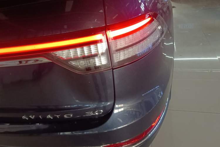 Used Lincoln Aviator 2022 3.0T V6 Four-Wheel Drive Luxury Edition Exterior 3