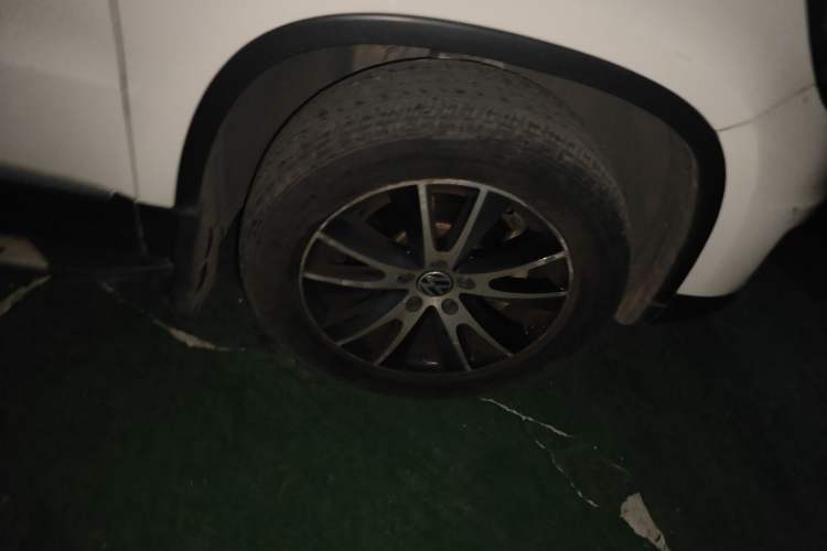 Used Volkswagen Tiguan 2015 1.8TSI Automatic Two-Wheel Drive Luxury Model Right Front Wheel Hub