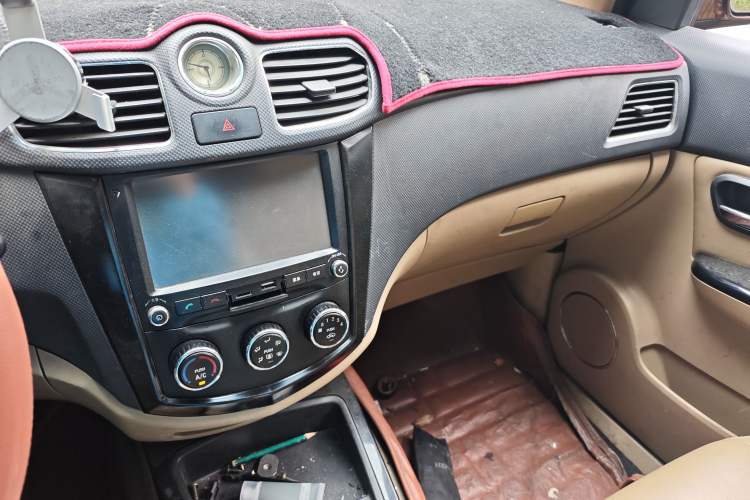 Used Wuling Hongguang 2014 1.5L S Luxury Model Audio And AC Panel