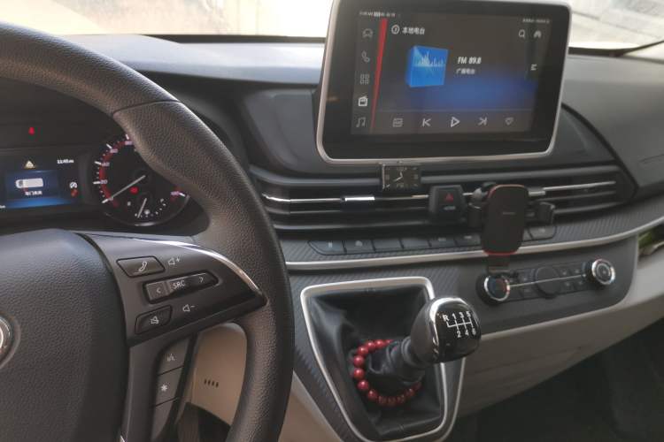 Used SAIC MAXUS Xintu V90 2019 2.0T Manual Zhi Du Xing Front-Wheel-Drive Single Tire Short Wheelbase Mid-Height 6-Seater Audio And AC Panel