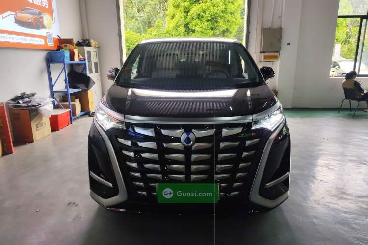 Used Denza D9 2024 DM-i 1050 Luxury Model Front