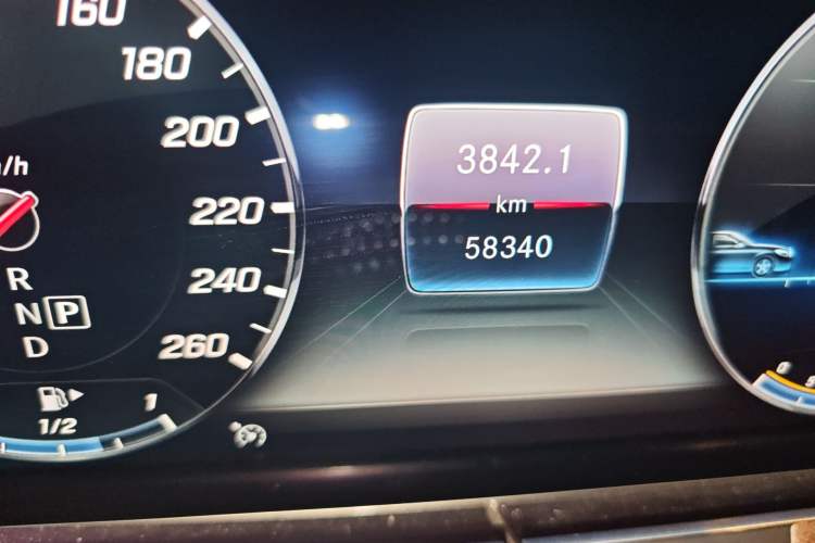 Used Mercedes-Benz E-Class 2019 E 260 L
