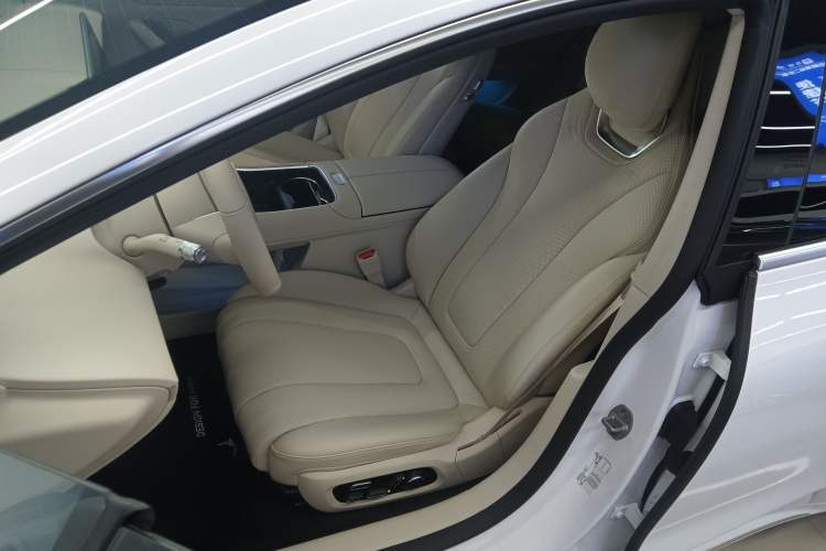 Used Hima Luxeed S7 2025 855 km Max Left Front Seat