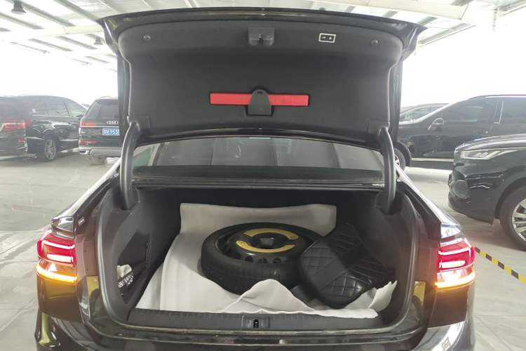 Used Volkswagen Phideon 2019 380TSI Two-Wheel Drive Business Edition China VI Standard
