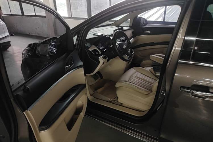 Used Buick GL8 2023 Land Executive Class 652T Luxury Model