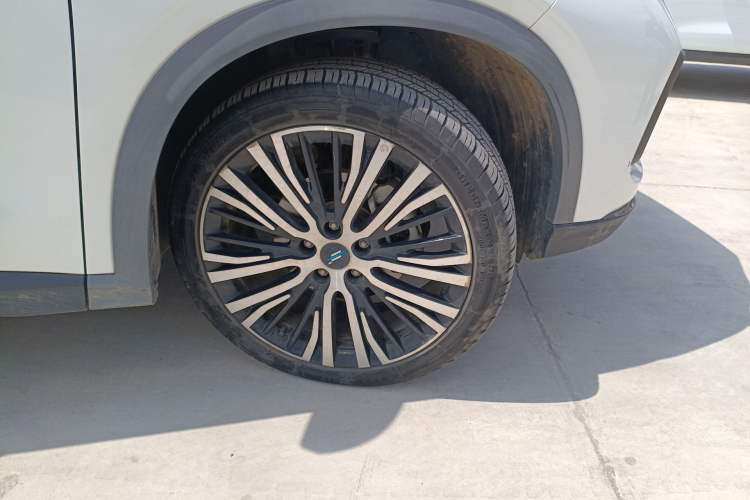 Used CHANGAN OSHAN X5 2021 1.5T DCT Flagship Edition Right Front Wheel Hub