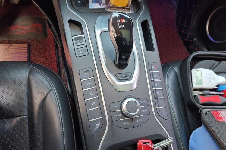 Used Wey VV6 2020 2.0T Two-Wheel Drive Smart Enjoyment+