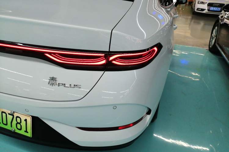 Used BYD Qin PLUS 2025 DM-i Smart Drive 55KM Leading Model Right Rear Taillight