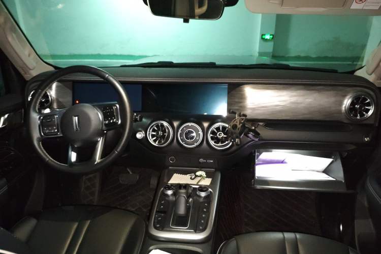 Used Tank 300 2021 Off-Road Edition 2.0T Conqueror Center Console