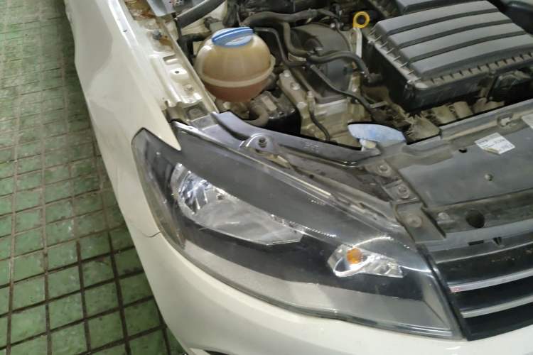 Used Volkswagen Jetta 2015 Zhuihui Edition 1.6L Manual Comfort Model Right Front Headlight