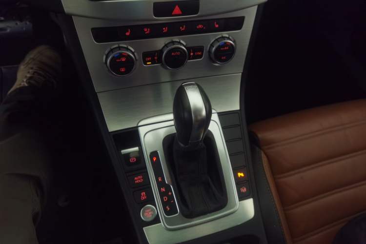 Used Volkswagen FAW-Volkswagen CC 2016 1.8TSI Luxury Model Gear Lever