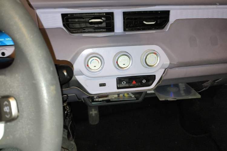 Used Chery QQ Ice Cream 2022 170km Sundae Phosphate Lithium-Ion