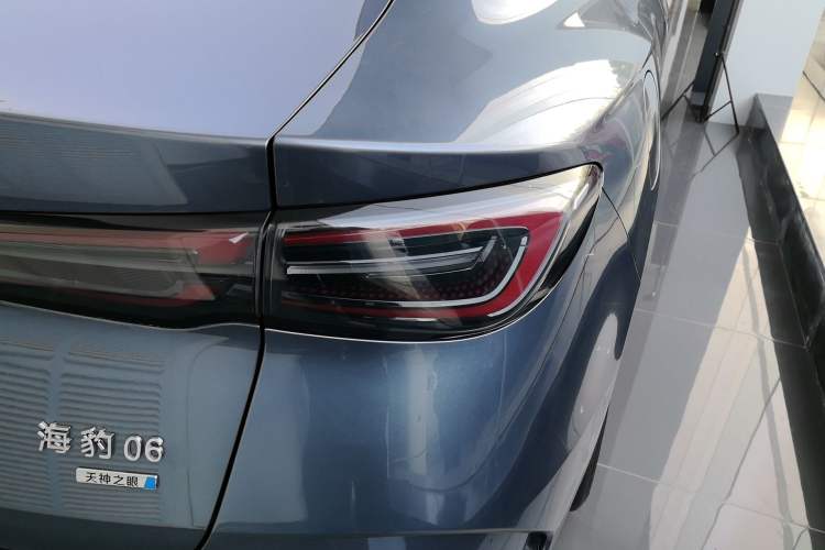 Used BYD Seal 06 New Energy 2025 DM-i Smart Drive 120KM Deluxe Model Exterior 3