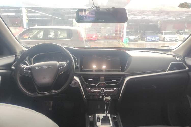 Used Venucia T90 2017 2.0L CVT Smart Edition
