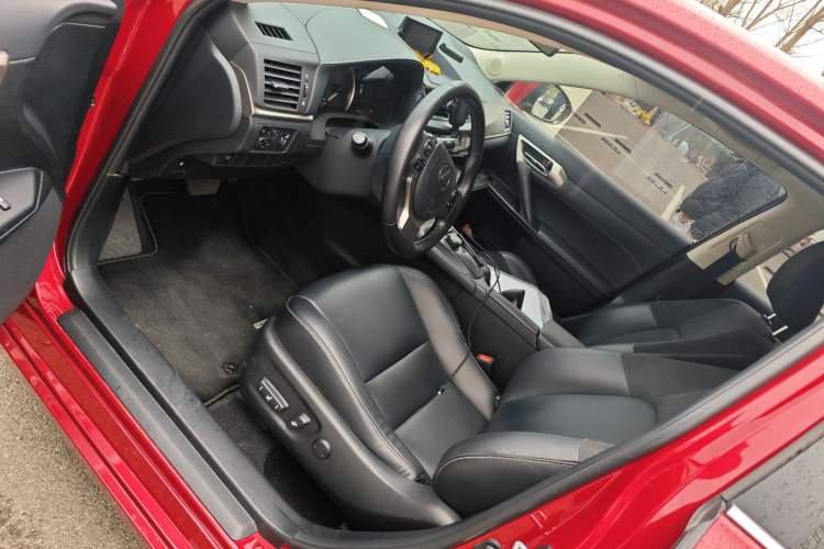 Used Lexus CT 2020 CT200h Comfort Edition Monochrome Left Front Seat